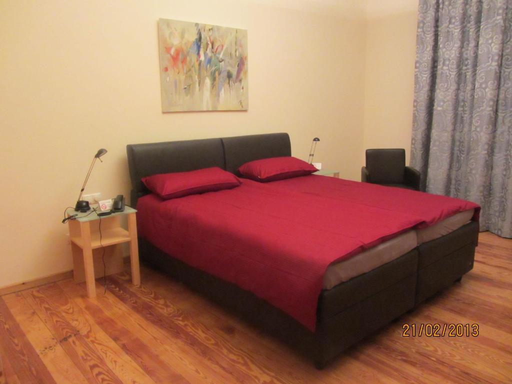 Exklusive Gaestezimmer Landau Ландау  Номер фото